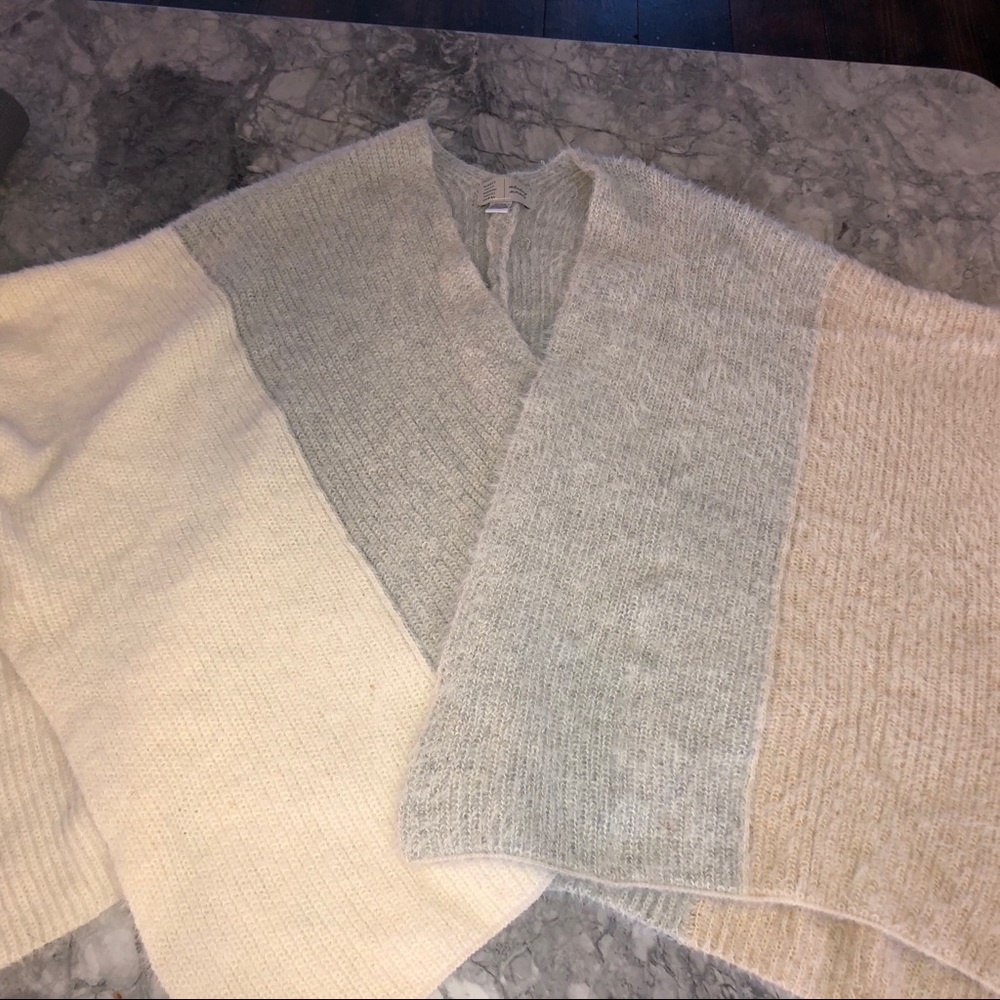 Sold!! Anthropologie sweater!! Sooo cozy! OS
